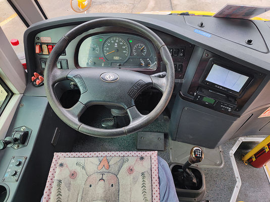 Diesel Euro 4 Autobús escolar jubilado Dongfeng 56 asientos Autobús escolar amarillo