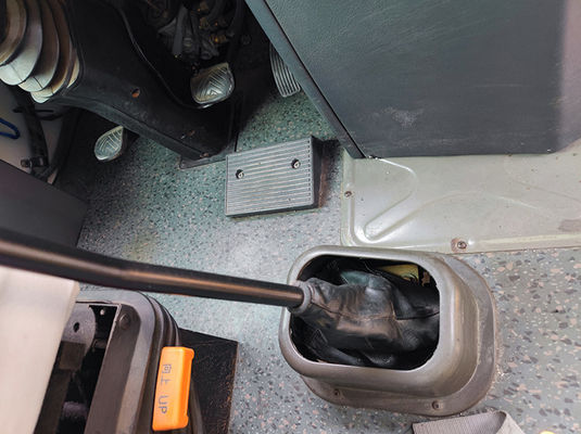 Diesel Euro 4 Autobús escolar jubilado Dongfeng 56 asientos Autobús escolar amarillo