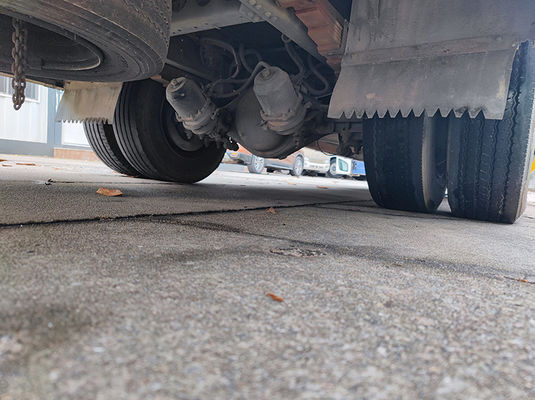Diesel Euro 4 Autobús escolar jubilado Dongfeng 56 asientos Autobús escolar amarillo