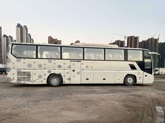 Autobús blanco de pasajeros de gran tamaño usado de 47 asientos Autobús de propiedad previa con tipo de transmisión manual