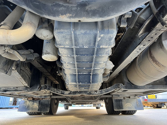 Autobús azul de segunda mano de 51 asientos con norma de emisiones Euro 4
