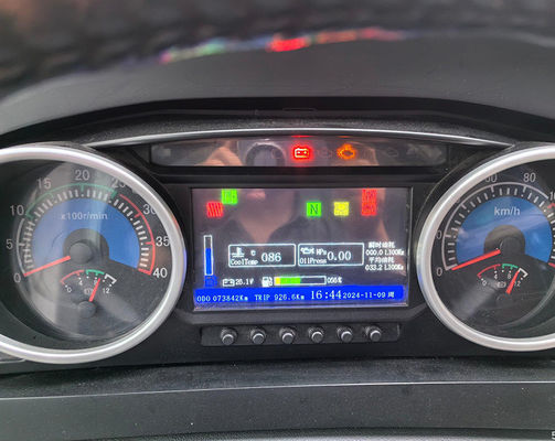 Autobús de larga distancia de 48 plazas con velocidad máxima de 100 km/h y transmisión manual