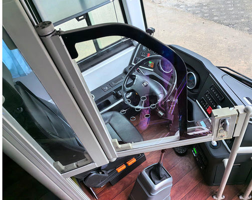 Autobús de larga distancia de 48 plazas con velocidad máxima de 100 km/h y transmisión manual