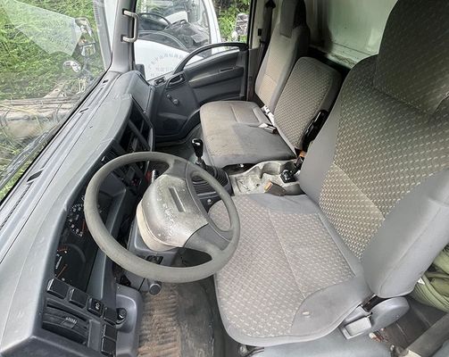 Camión usado Isuzu ELF 600p Camión de carga 4KH1 Motor diesel y carrocería blanca