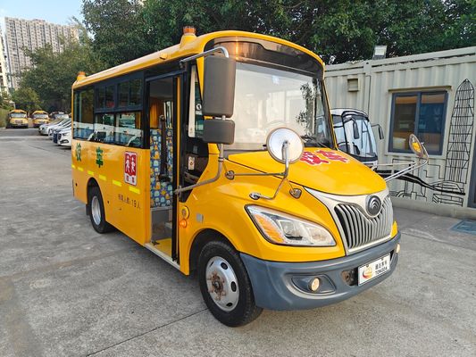 Autobús escolar preescolar usado de 19 plazas con elevador para sillas de ruedas y kilometraje 57870KM, en excelente estado