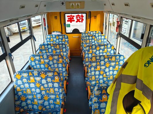 Autobús escolar preescolar usado de 19 plazas con elevador para sillas de ruedas y kilometraje 57870KM, en excelente estado