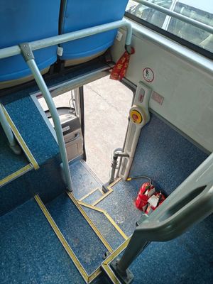 57-59 asientos Dirección de mano izquierda Autobús de pasajeros usado WP10.336N Motor modelo 336 Máxima potencia